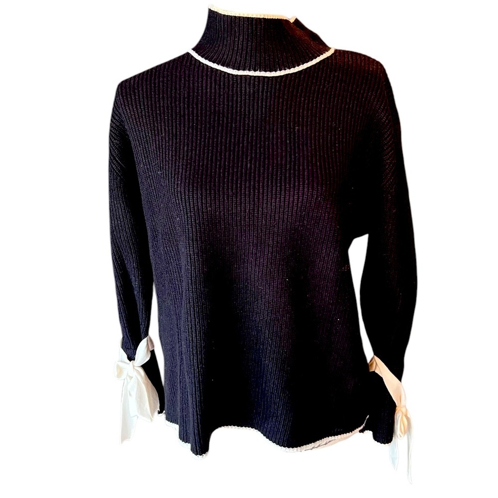 Black and cream sweater with cute ties at wrist, size large - Picture 5 of 7